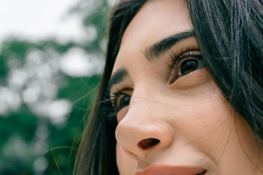 Soft natural lashes on a Latina woman, close-up